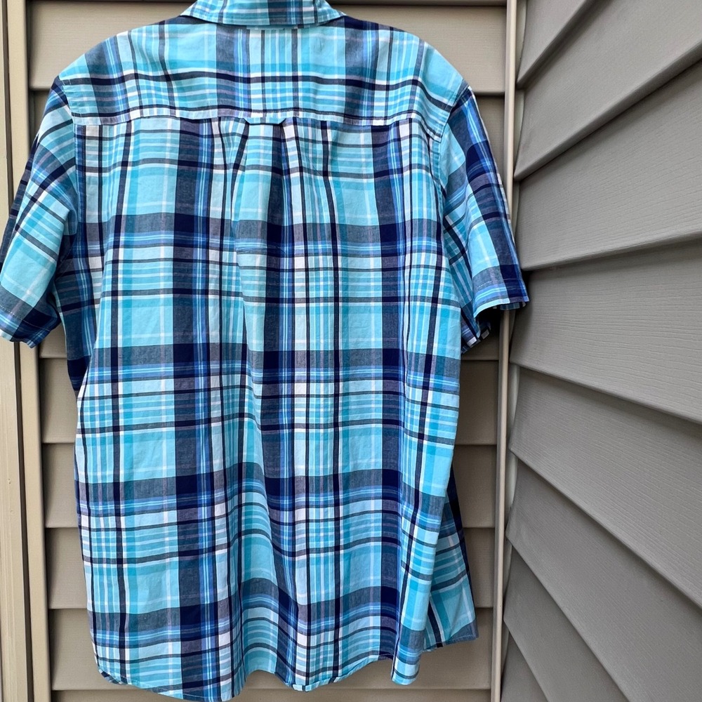 Chaps Mens M Crest Logo Easy Care Plaid Short Sleeve Button Shirt Blue shades - Picture 2 of 7
